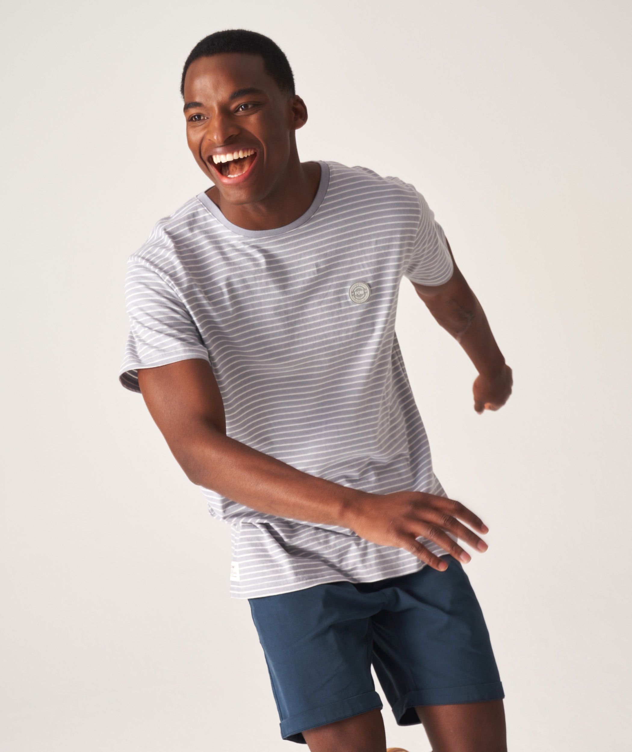 Standard-T-Shirt aus Baumwolle mit Streifen für Herren – Zementstreifen