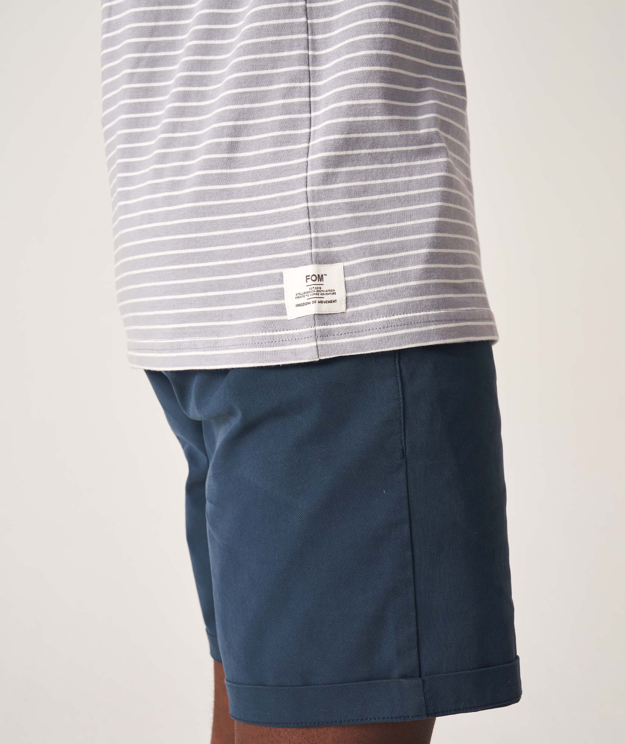 Standard-T-Shirt aus Baumwolle mit Streifen für Herren – Zementstreifen