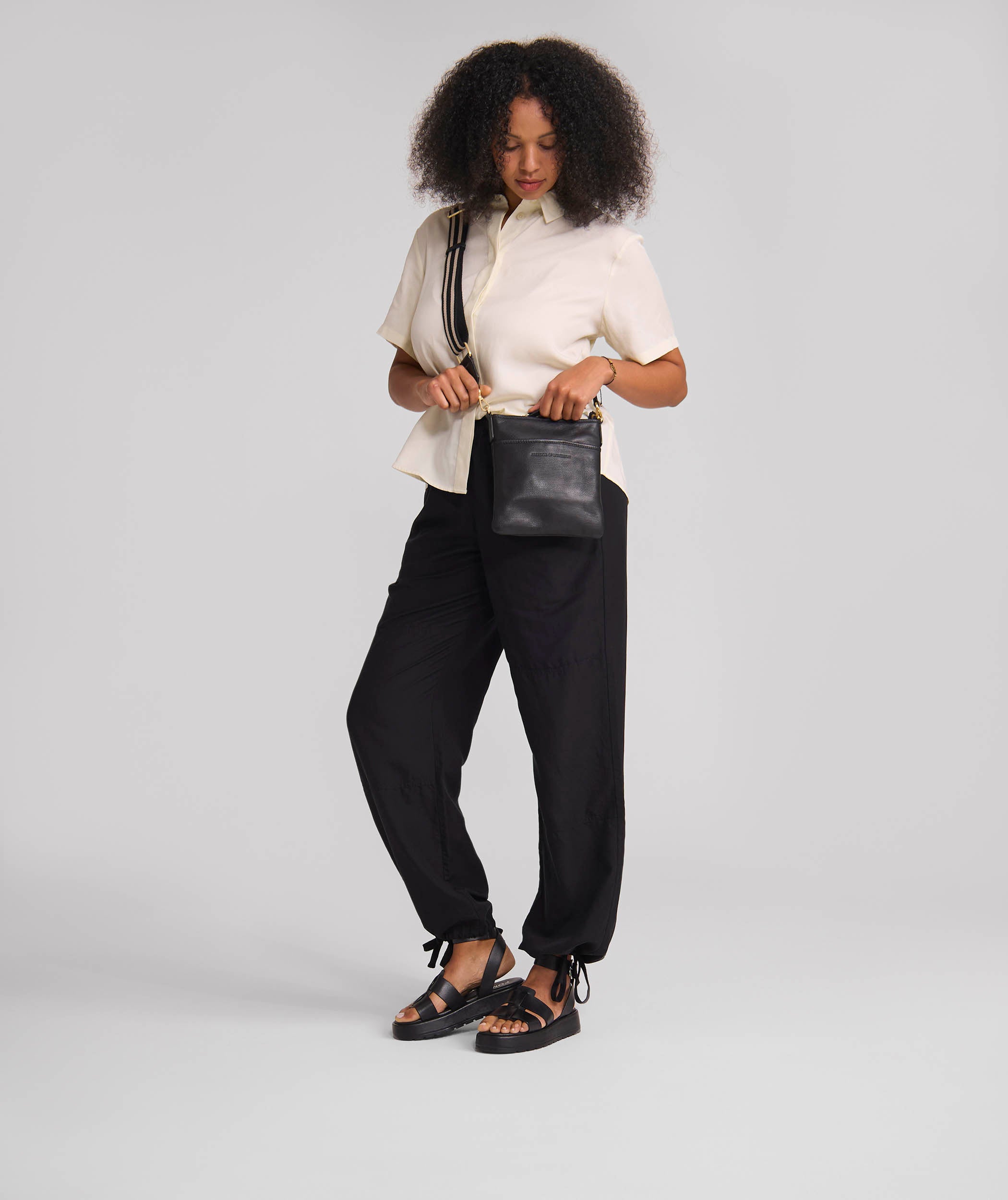 Soso - Pebble Black